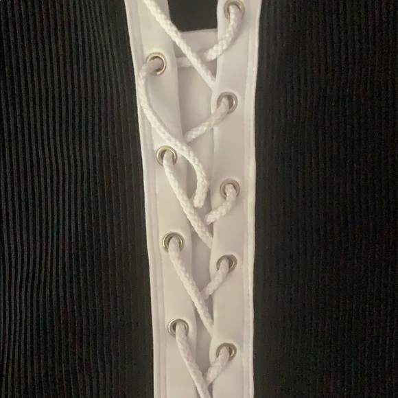 Black And White Lace Up Dress - Picture 3 of 3